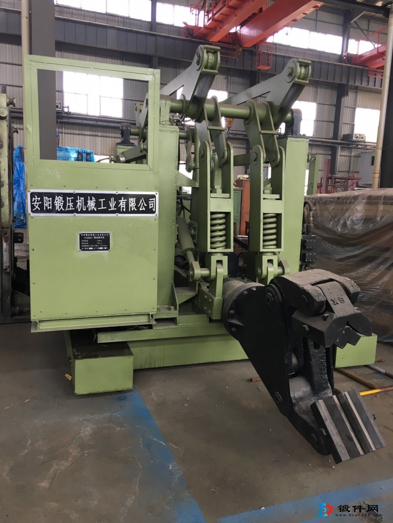 5吨自由锻操作手锻造操作机设备